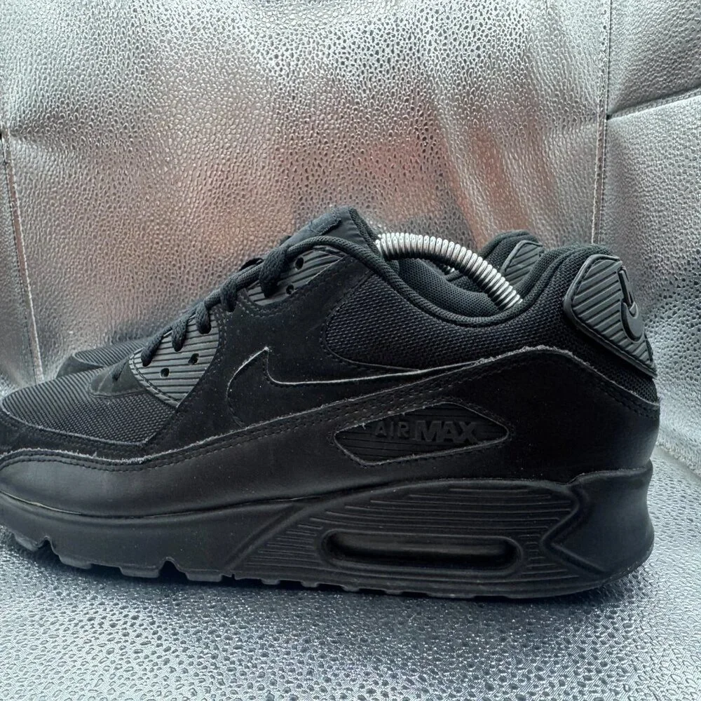 Size 10.5 Nike Air Max 90‎ Essential Mens Black Running Sneaker 537384-092